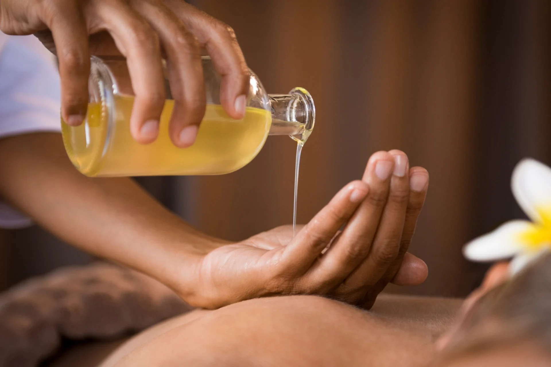 Best aromatherapy massage in Bali with essential oils